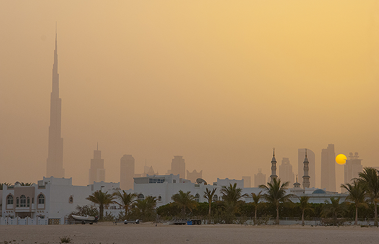 Dusty Dawn in Dubai
